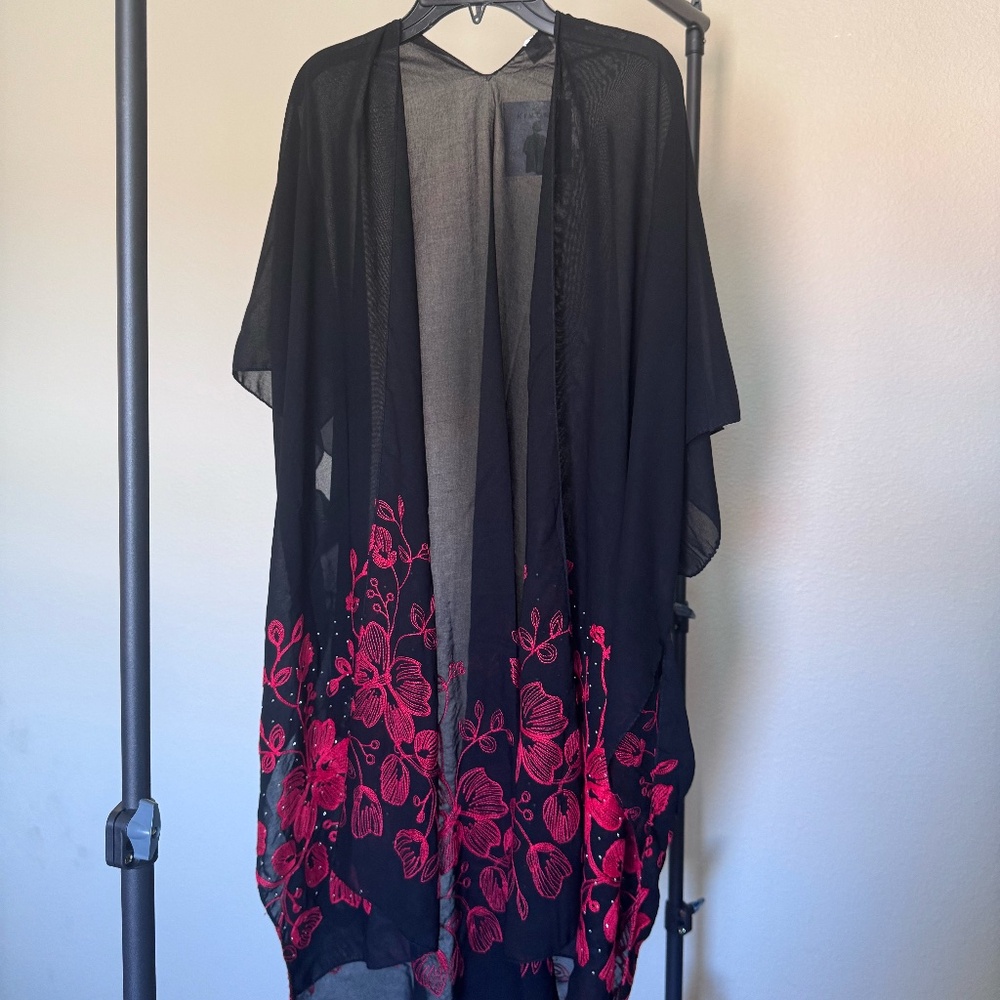 Jessica McClintock Embroidered Flower Kimono black/red